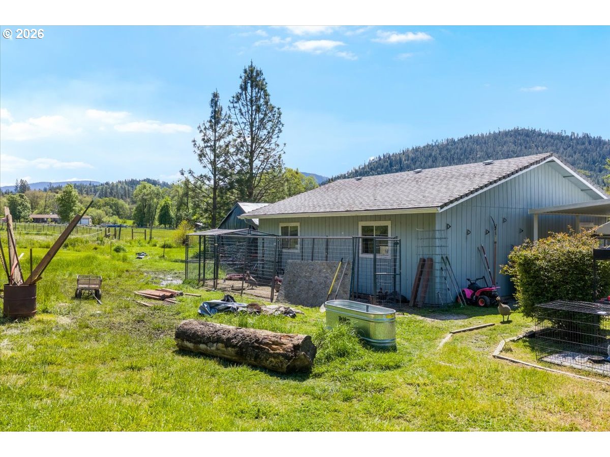2447 Stringer Gap Road Grants Pass, OR 97527 - Photo 4 of 34