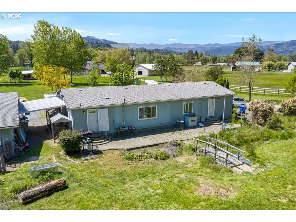 2447 Stringer Gap Road Grants Pass, OR 97527 - Photo 5 of 34