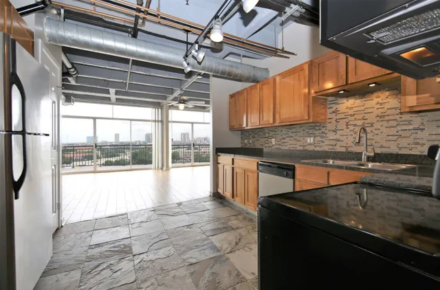 $1,550 | 230 West Alabama Street, Unit 1002, Houston, TX 77006