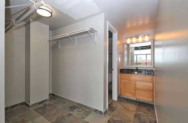 $1,550 | 230 West Alabama Street, Unit 1002, Houston, TX 77006