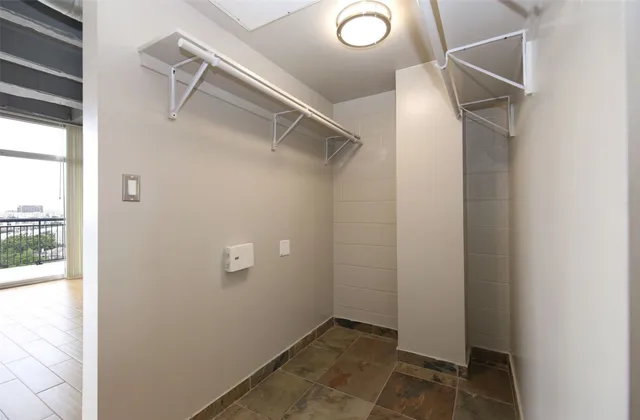 $1,550 | 230 West Alabama Street, Unit 1002, Houston, TX 77006