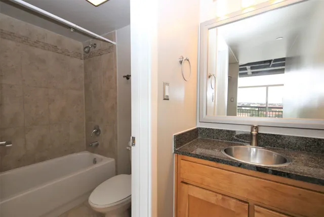 $1,550 | 230 West Alabama Street, Unit 1002, Houston, TX 77006