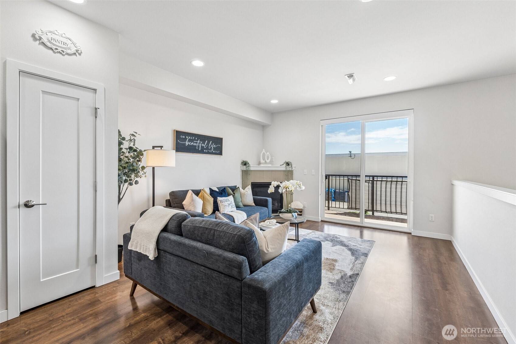 22923 79th Lane West, Unit B Edmonds, WA 98026 - Photo 3 of 27