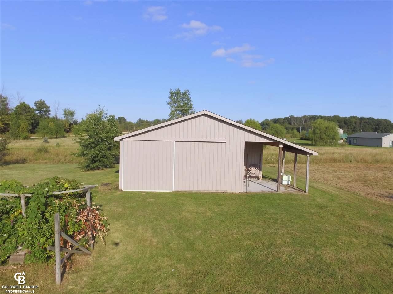 8945 Fisher Road Avoca, MI 48006 - Photo 34 of 39 31330866-33.JPG