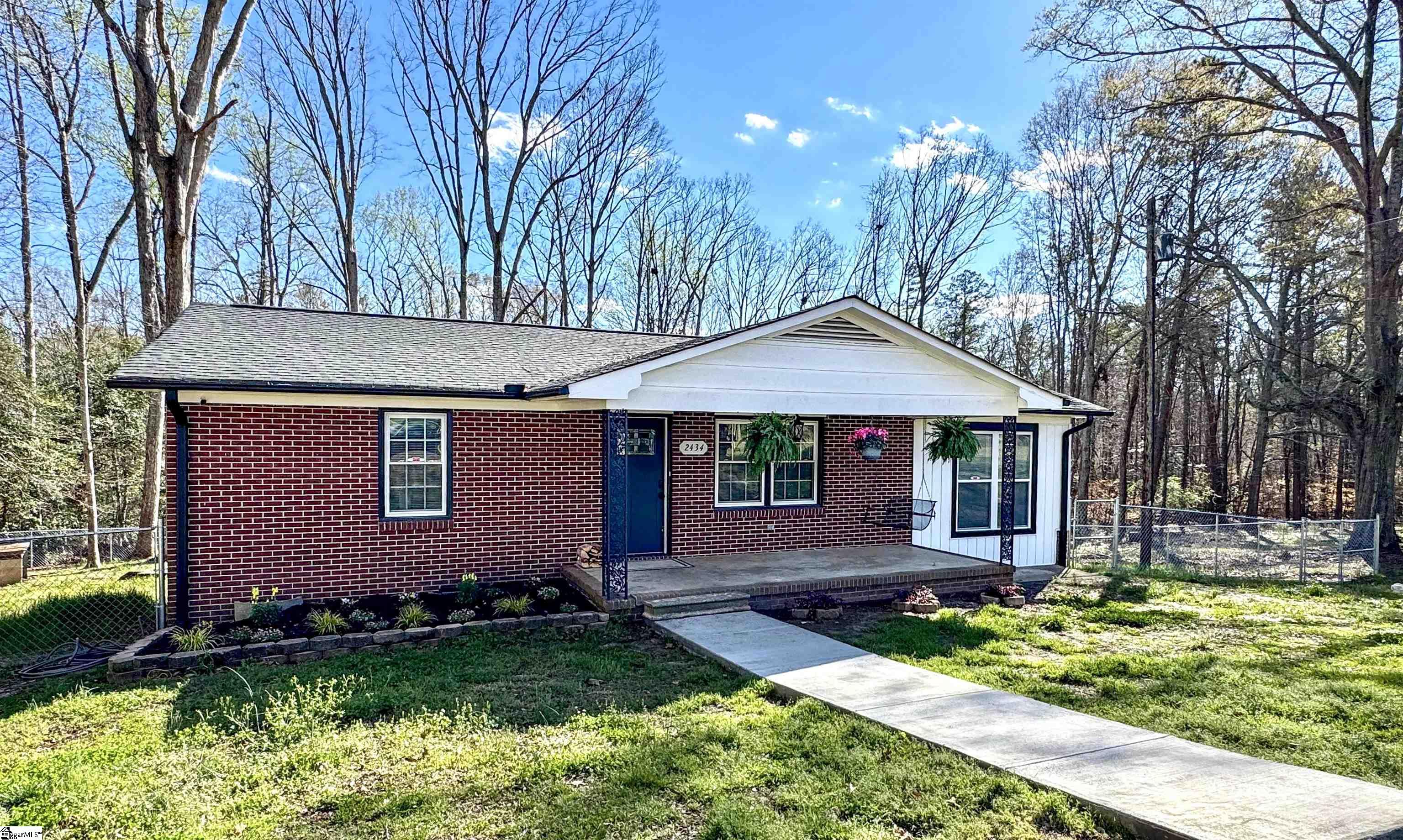 2434 Broadway Lake Road Anderson, SC 29621 - Photo 2 of 28