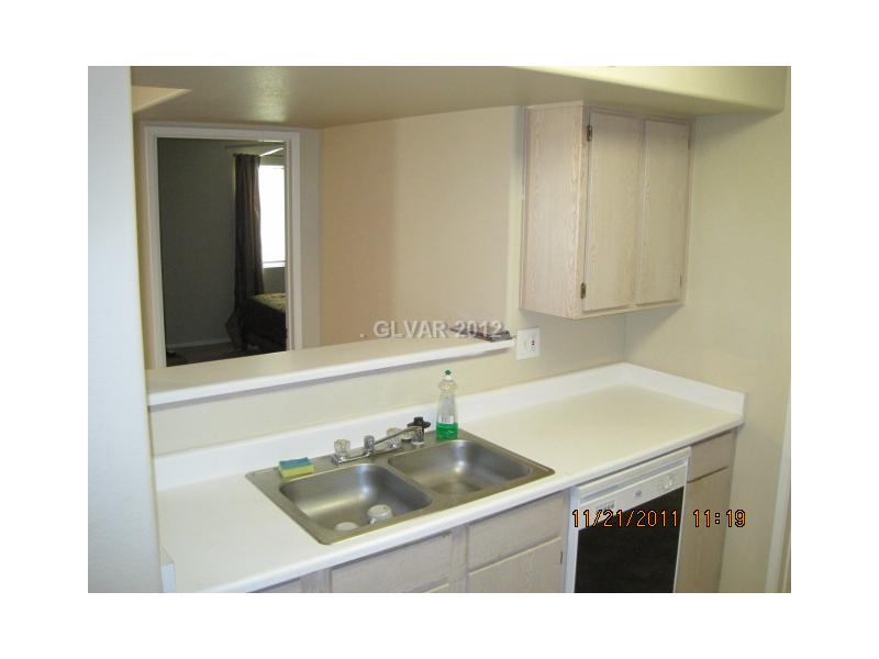 7885 West Flamingo Road, Unit 2009 Las Vegas, NV 89147 - Photo 13 of 35 Kitchen.
