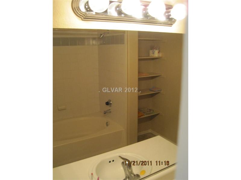7885 West Flamingo Road, Unit 2009 Las Vegas, NV 89147 - Photo 19 of 35 Master Bath/Spa.