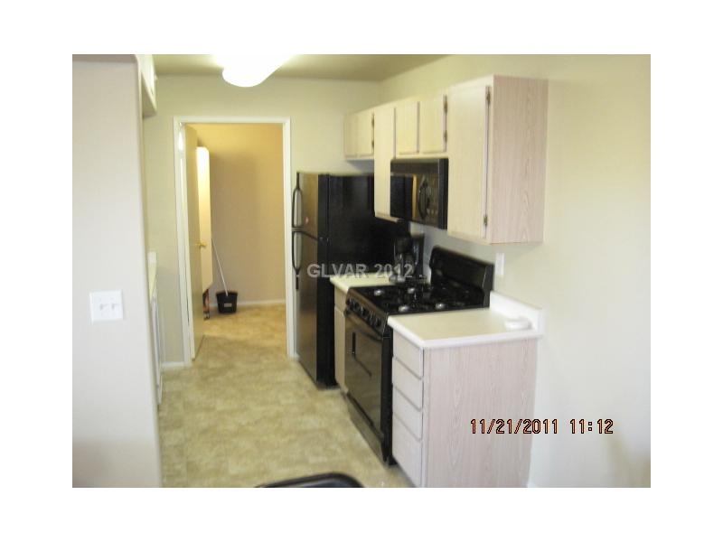 7885 West Flamingo Road, Unit 2009 Las Vegas, NV 89147 - Photo 9 of 35 Kitchen.