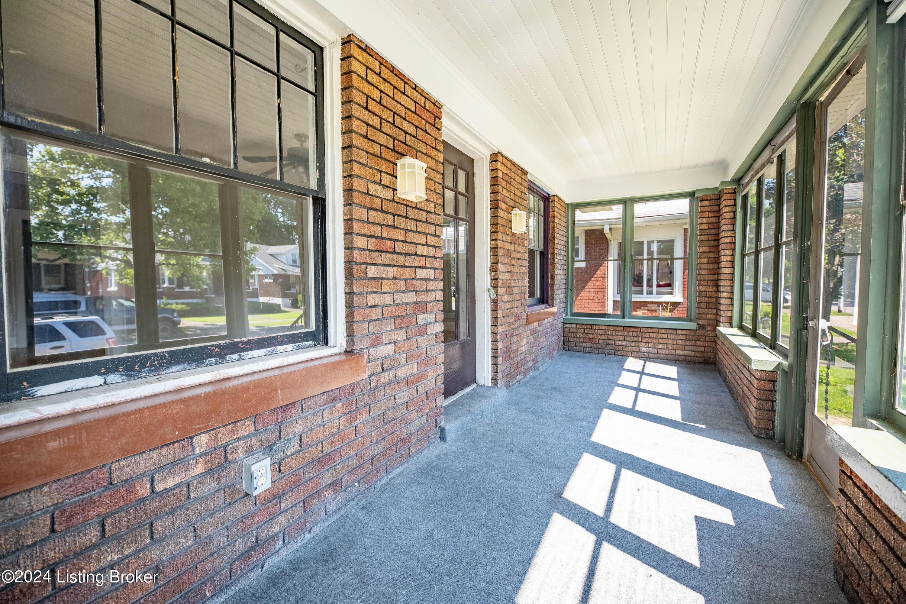 2420 Sherry Road Louisville, KY 40217 - Photo 2 of 22 DSC03737-HDR