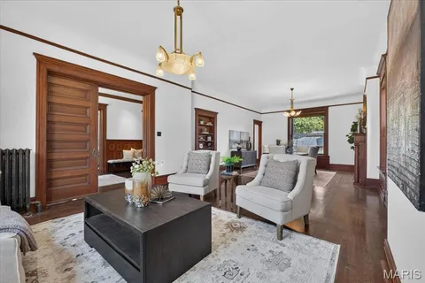 $1,075,000 | 5095 Westminster Place, St. Louis, MO 63108
