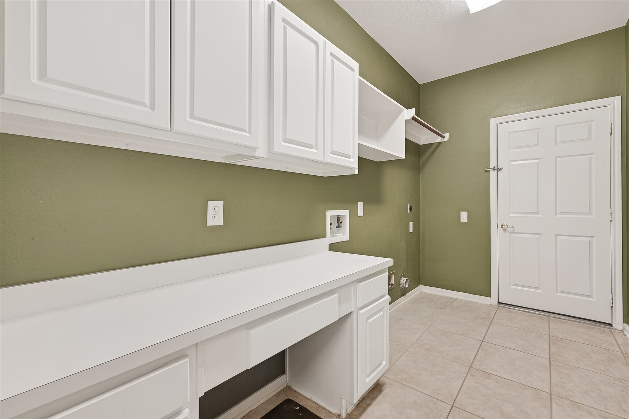 71 Ember Pines Court Conroe, TX 77384 - Photo 15 of 29 a room with washing machine and cabinets