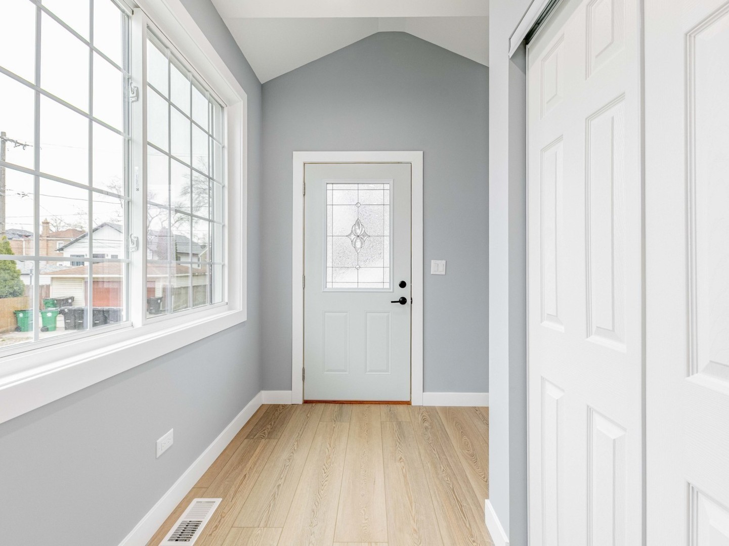 3548 Clinton Avenue Berwyn, IL 60402 - Photo 13 of 49 a view of an empty room with a window