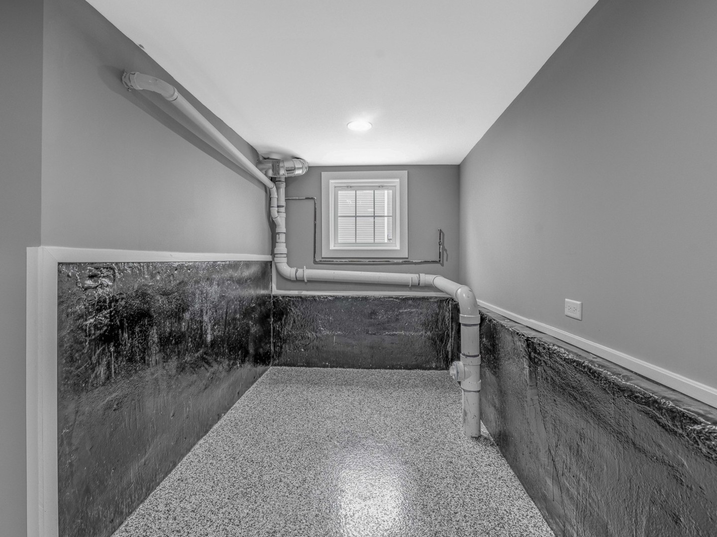 3548 Clinton Avenue Berwyn, IL 60402 - Photo 42 of 49 a view of an empty room and window