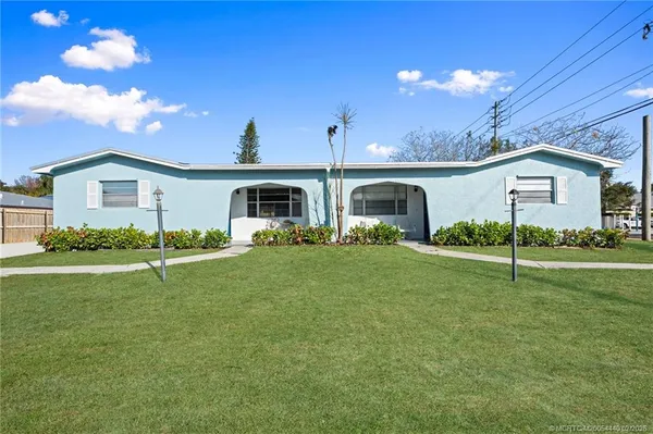 a view of a house with a backyard