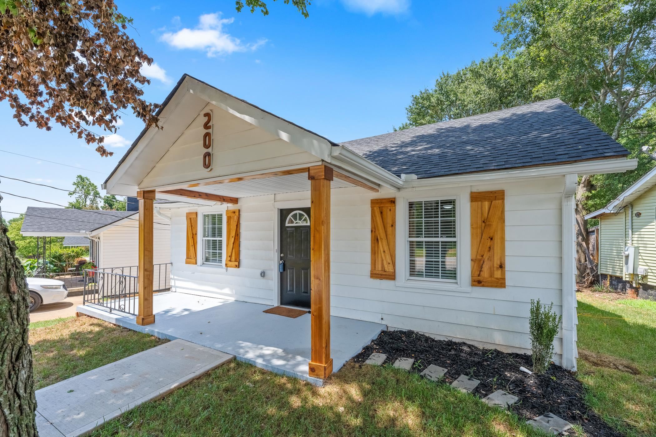 200 South 724 Greer, SC 29651 - Photo 2 of 18