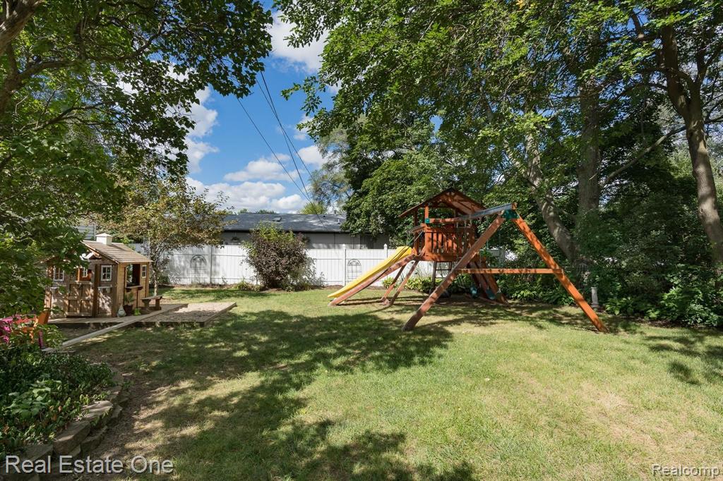 2686 Gerald Avenue Rochester Hills, MI 48307 - Photo 38 of 44