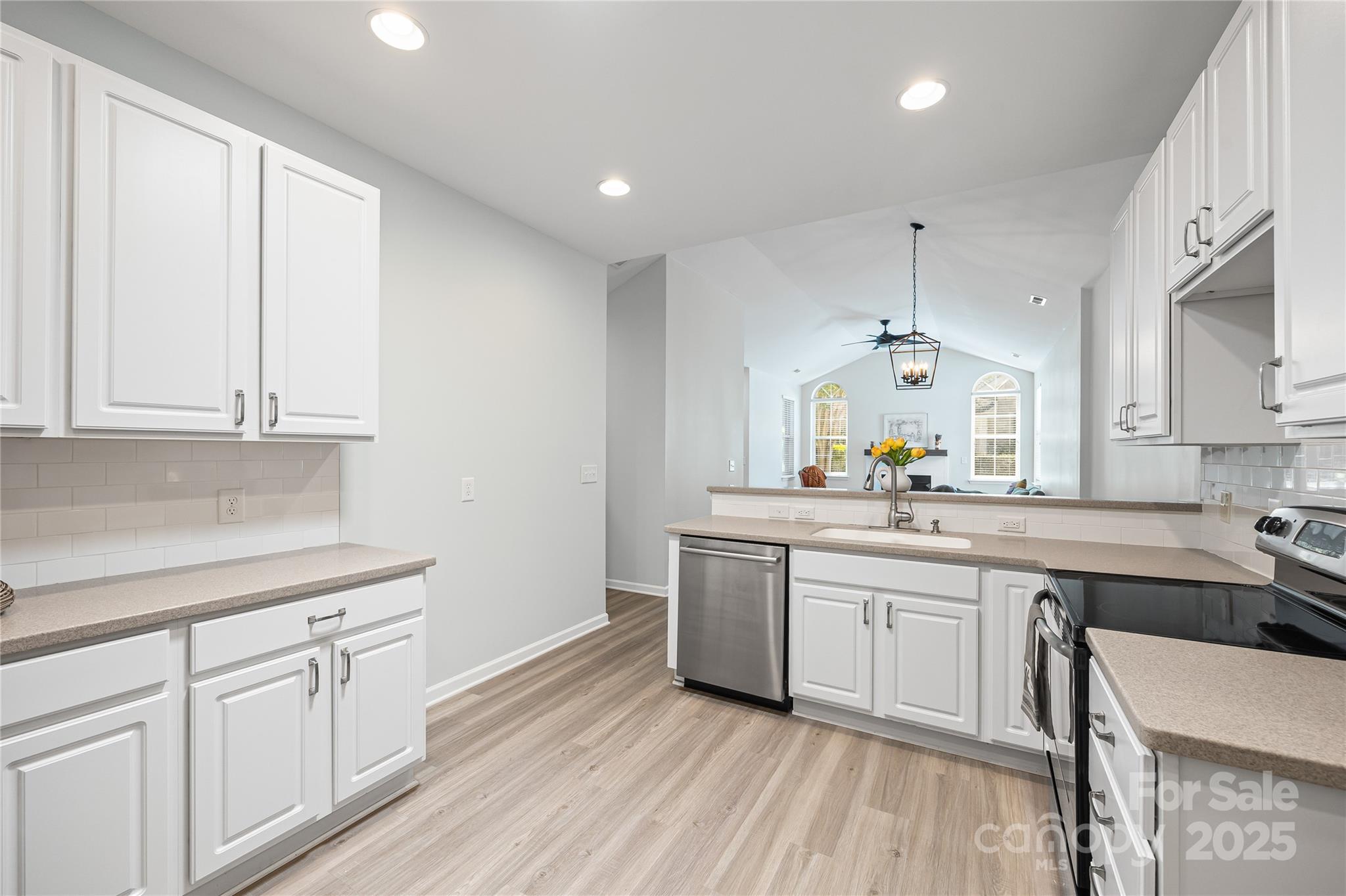 811 Ledgestone Court Tega Cay, SC 29708 - Photo 13 of 48