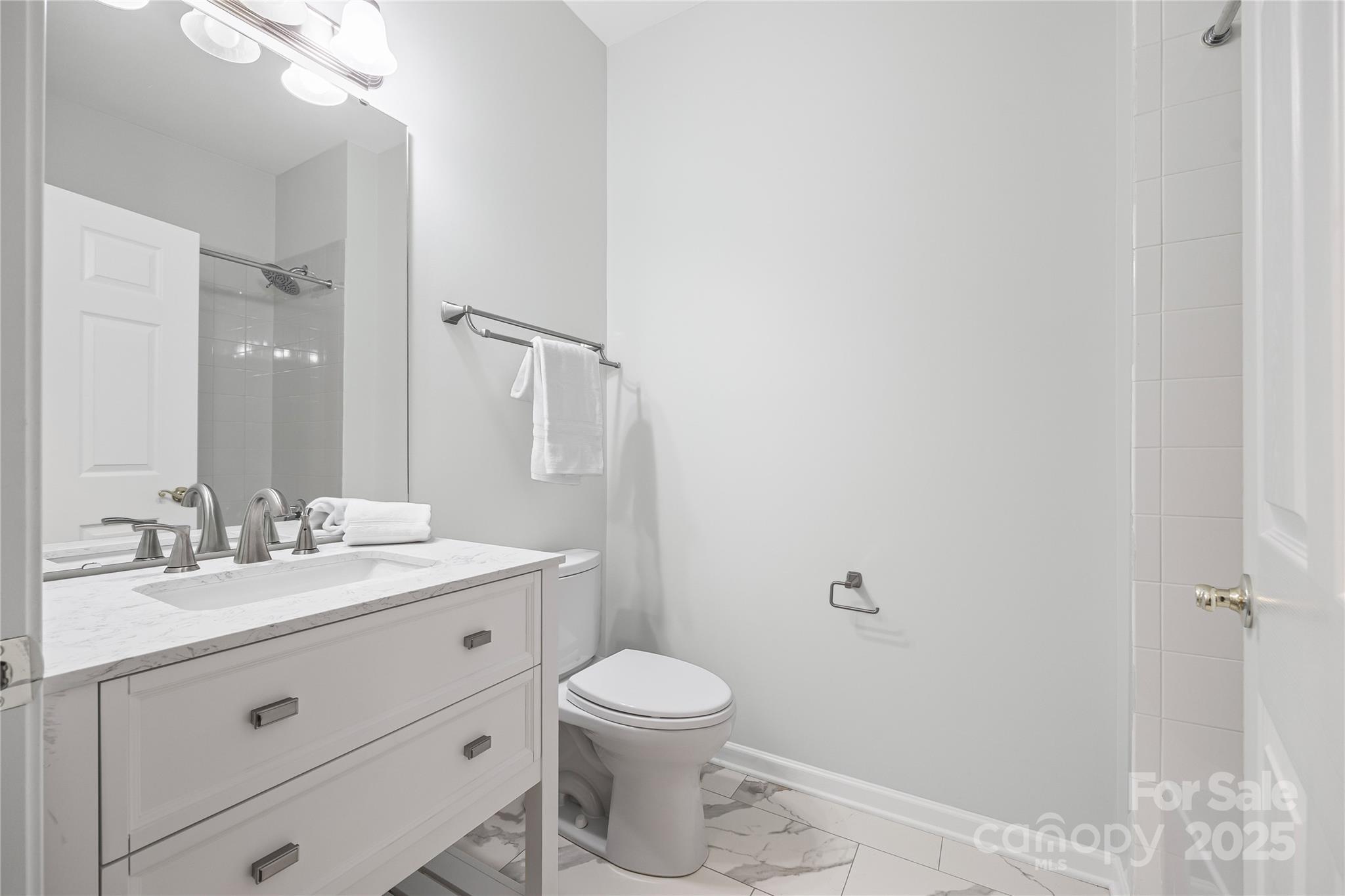 811 Ledgestone Court Tega Cay, SC 29708 - Photo 19 of 48