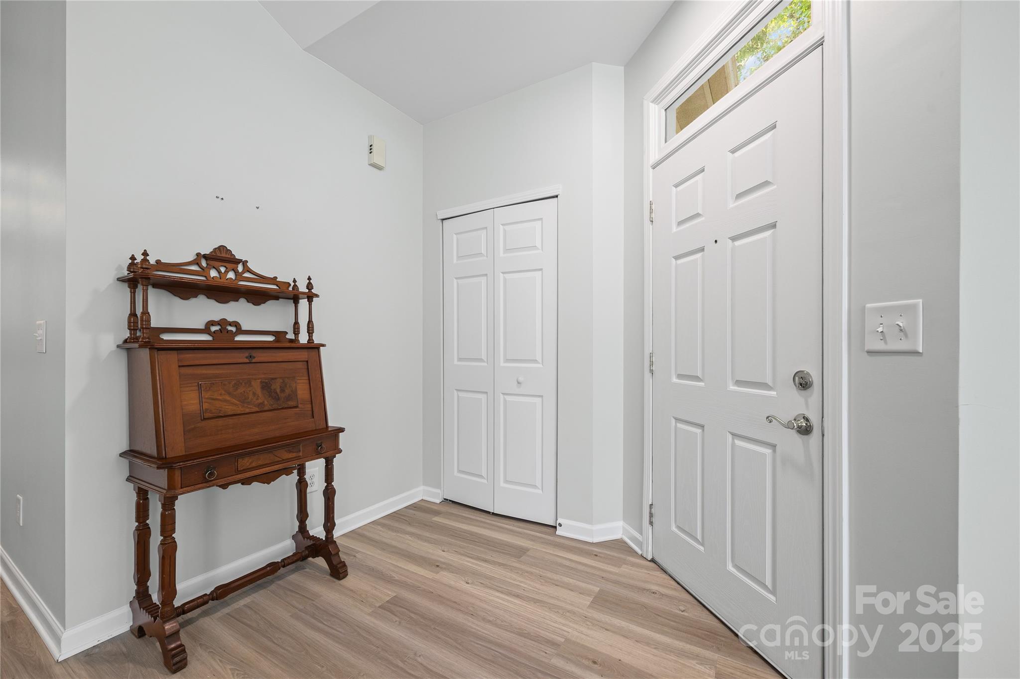 811 Ledgestone Court Tega Cay, SC 29708 - Photo 4 of 48