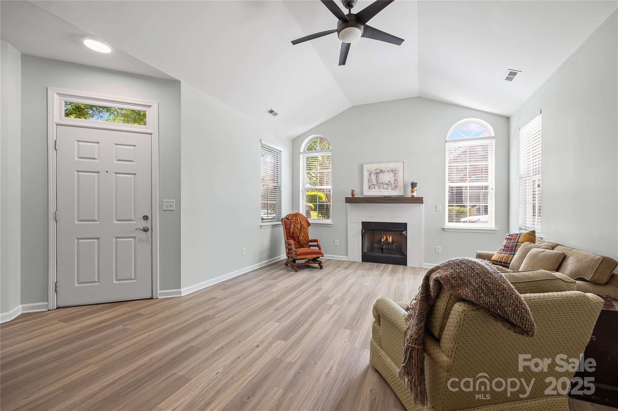811 Ledgestone Court Tega Cay, SC 29708 - Photo 6 of 48