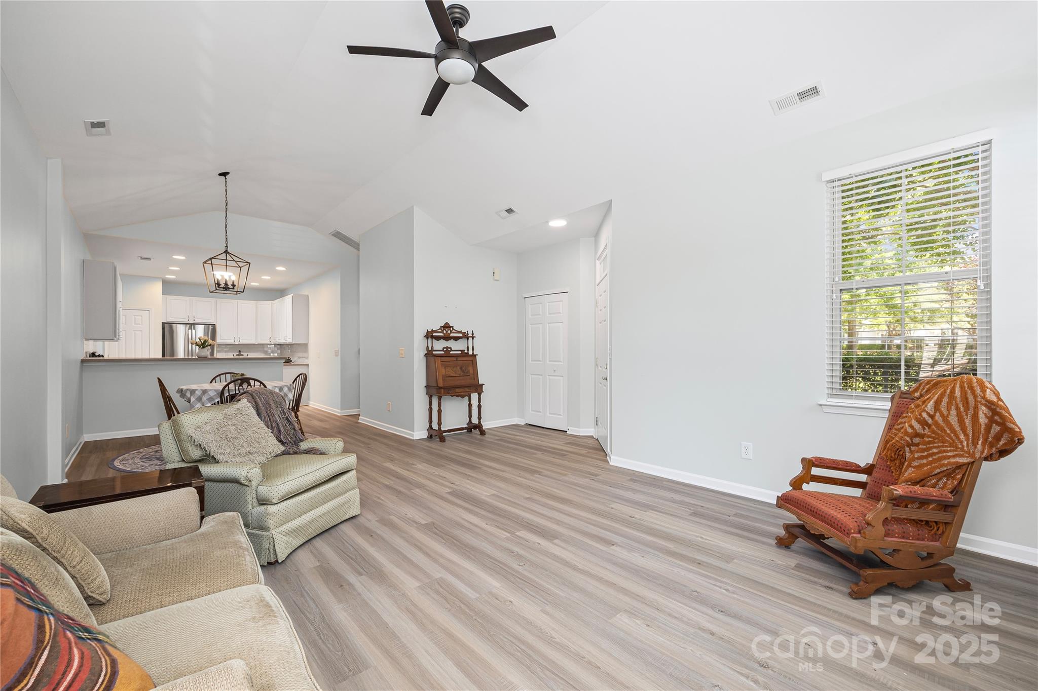 811 Ledgestone Court Tega Cay, SC 29708 - Photo 8 of 48