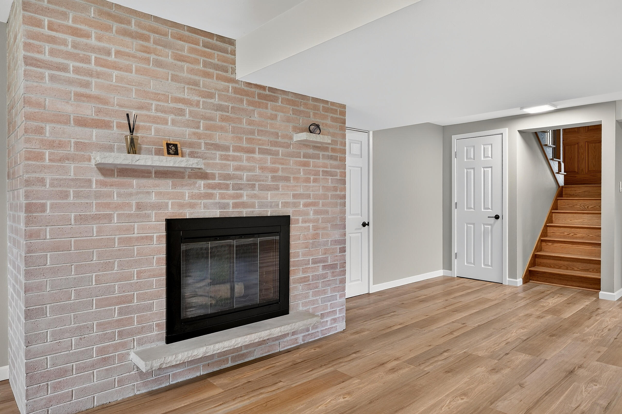 8153 West Holly Road Mequon, WI 53097 - Photo 20 of 42 033_DH100181