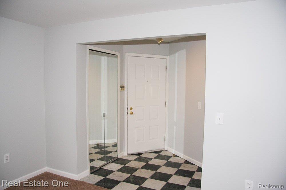 27434 Evergreen Road, Unit 37 Southfield, MI 48076 - Photo 3 of 18