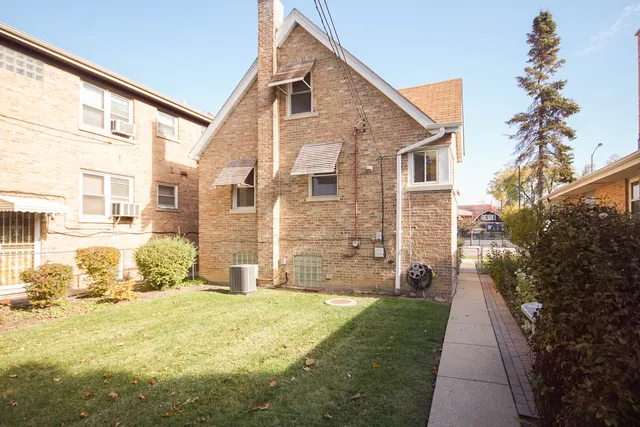 $320,000 | 1442 Oak Park Avenue, Berwyn, IL 60402