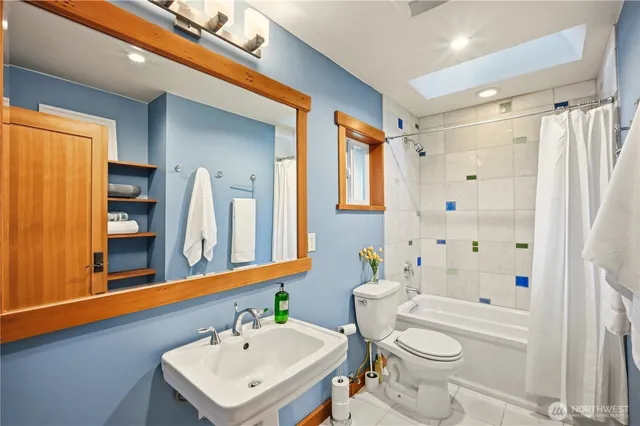 $780,000 | 19202 12th Avenue Northeast, Shoreline, WA 98155