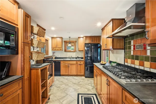 $780,000 | 19202 12th Avenue Northeast, Shoreline, WA 98155