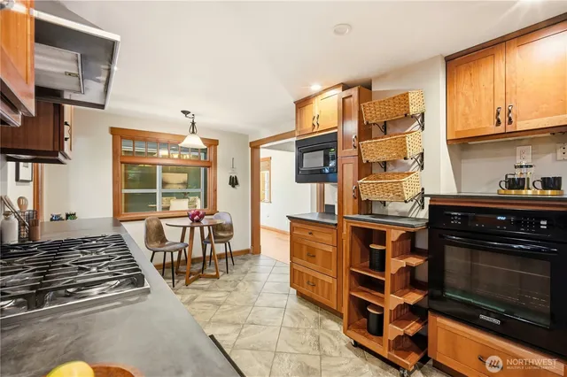 $780,000 | 19202 12th Avenue Northeast, Shoreline, WA 98155