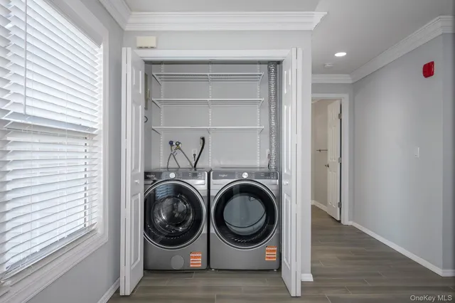 a view of entryway with washer and dryer