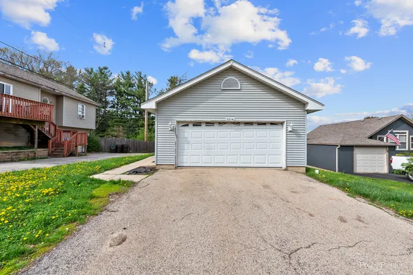 $307,500 | 5214 Parkview Drive, McCullom Lake, IL 60050