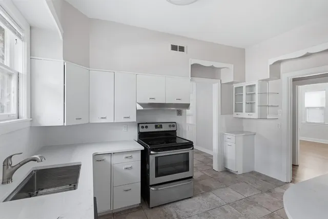 $2,350 | 871 University Street, Memphis, TN 38107