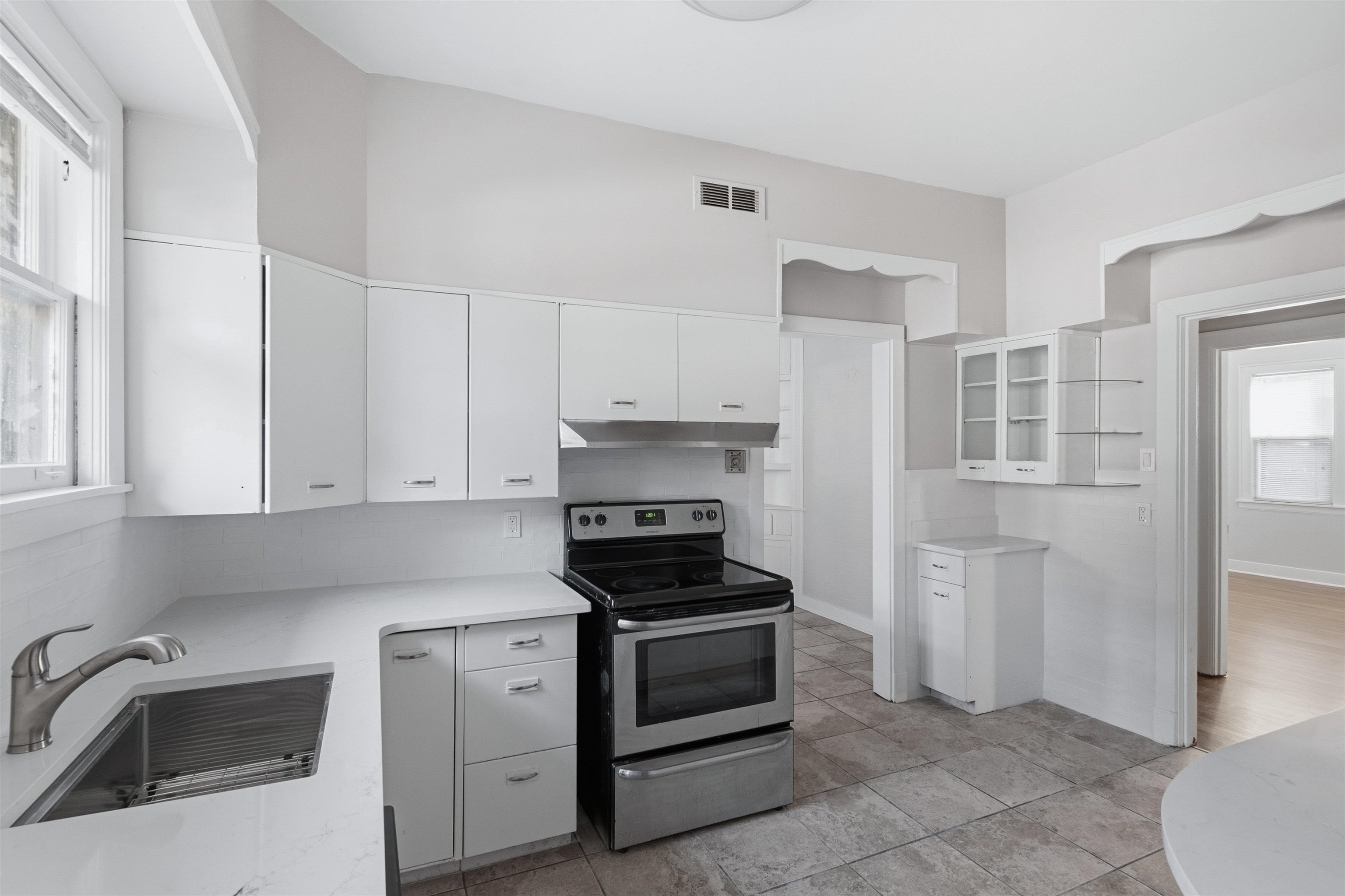 871 University Street Memphis, TN 38107 - Photo 13 of 26 a kitchen with cabinets and appliances