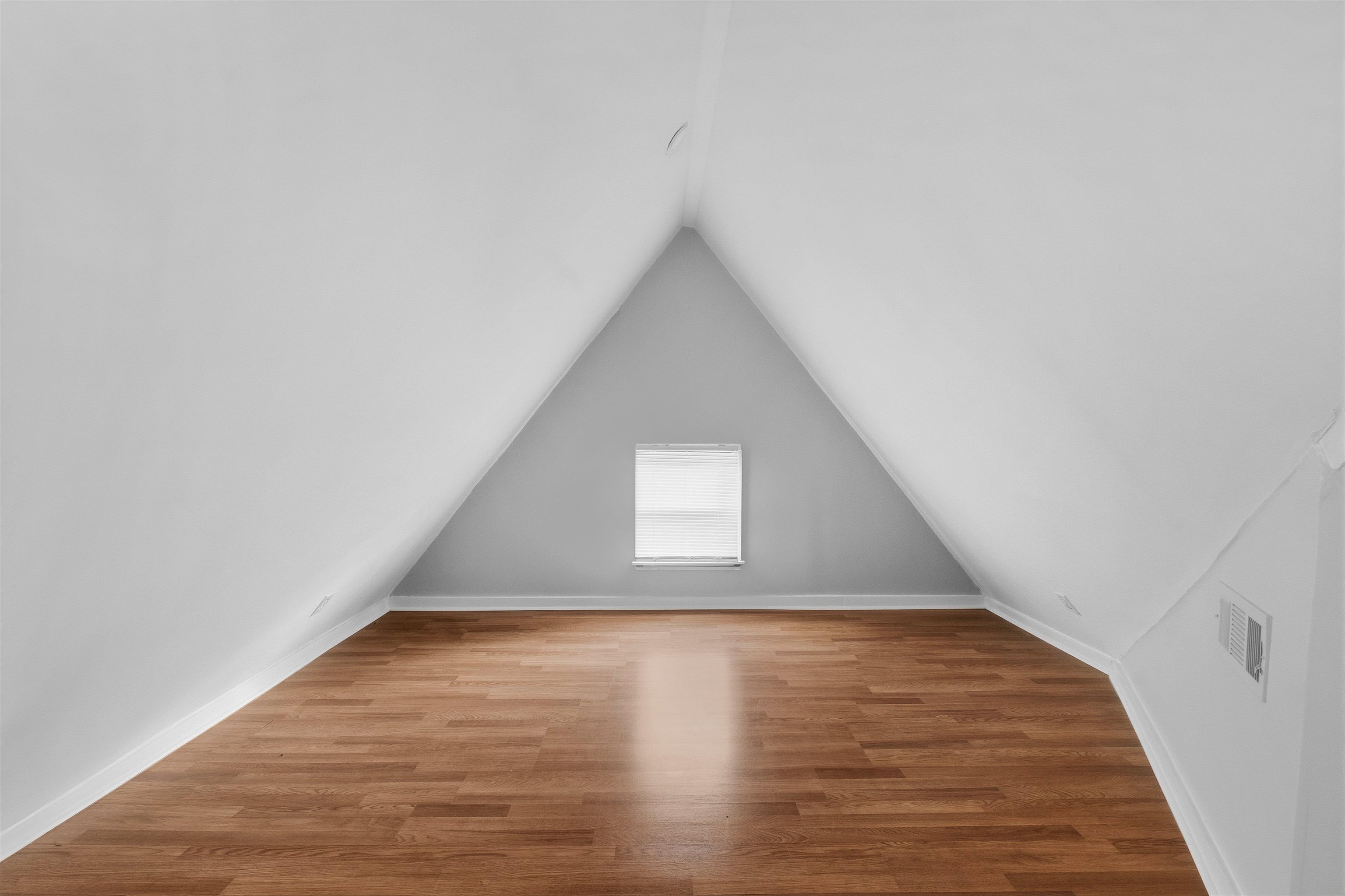 871 University Street Memphis, TN 38107 - Photo 19 of 26 a view of empty room with wooden floor
