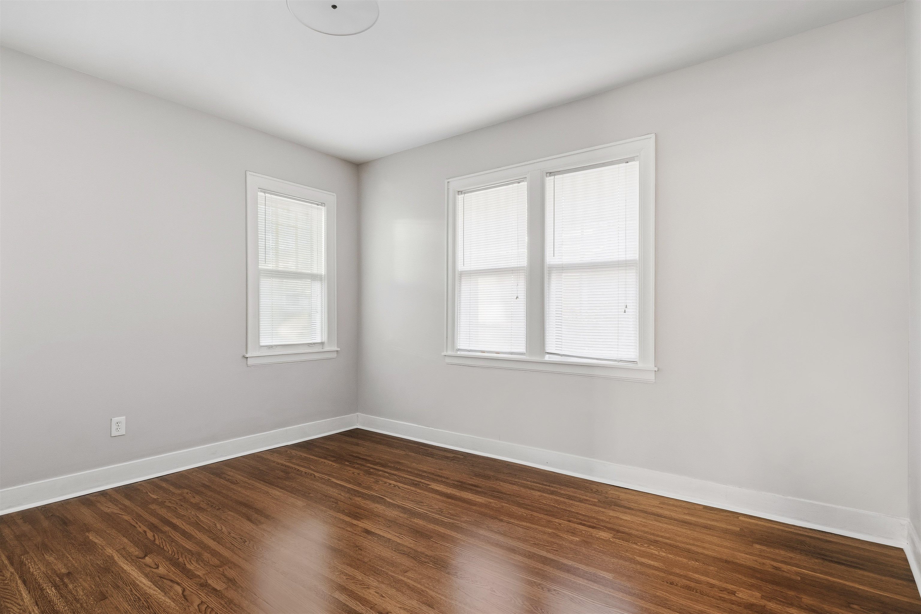 871 University Street Memphis, TN 38107 - Photo 22 of 26 an empty room with wooden floor and windows