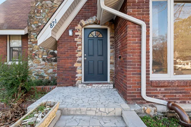 $2,350 | 871 University Street, Memphis, TN 38107