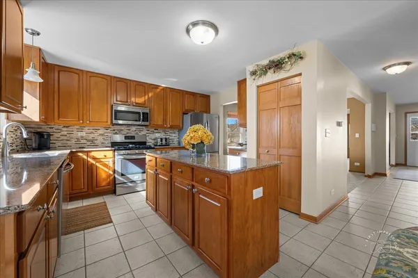 $625,000 | 2518 Imgrund Road, North Aurora, IL 60542