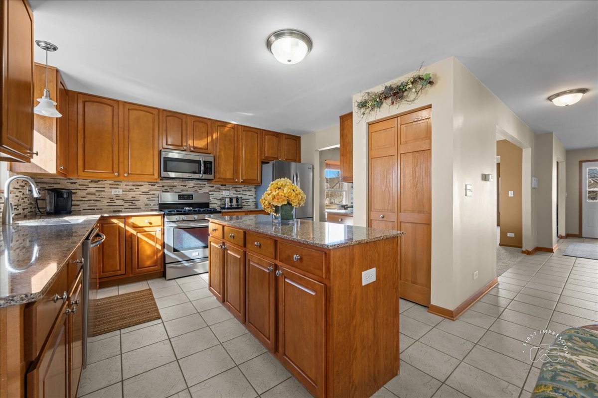 2518 Imgrund Road North Aurora, IL 60542 - Photo 10 of 41