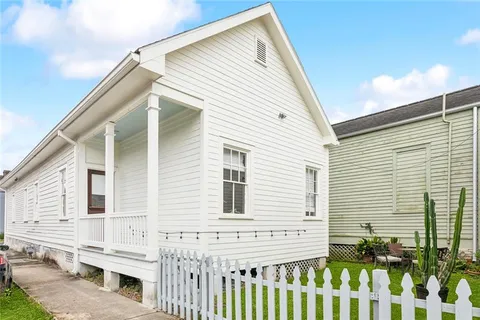 $695,000 | 842 Toledano Street, New Orleans, LA 70115