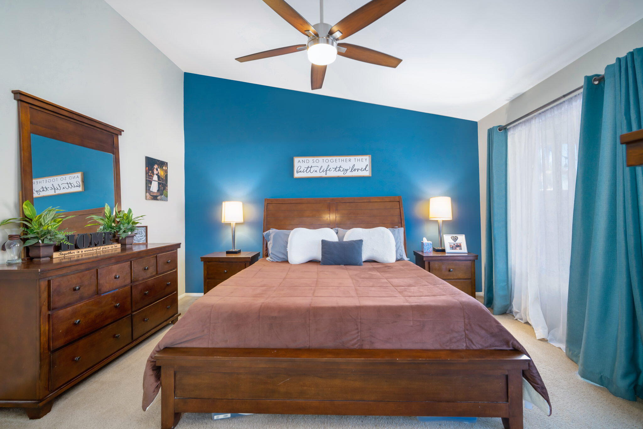 79350 Paseo Del Rey La Quinta, CA 92253 - Photo 23 of 41 a bedroom with a bed and a potted plant