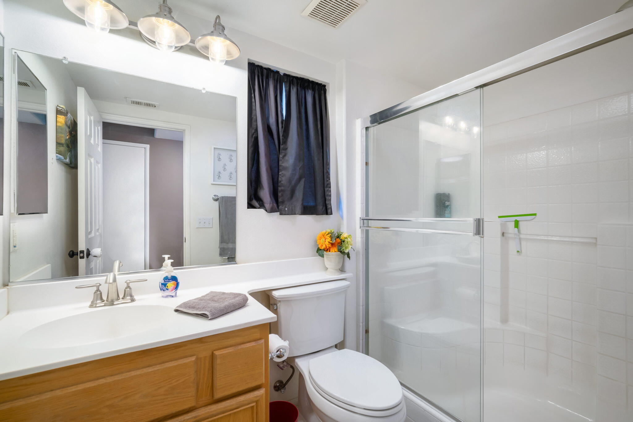79350 Paseo Del Rey La Quinta, CA 92253 - Photo 25 of 41 a bathroom with a sink a toilet and shower