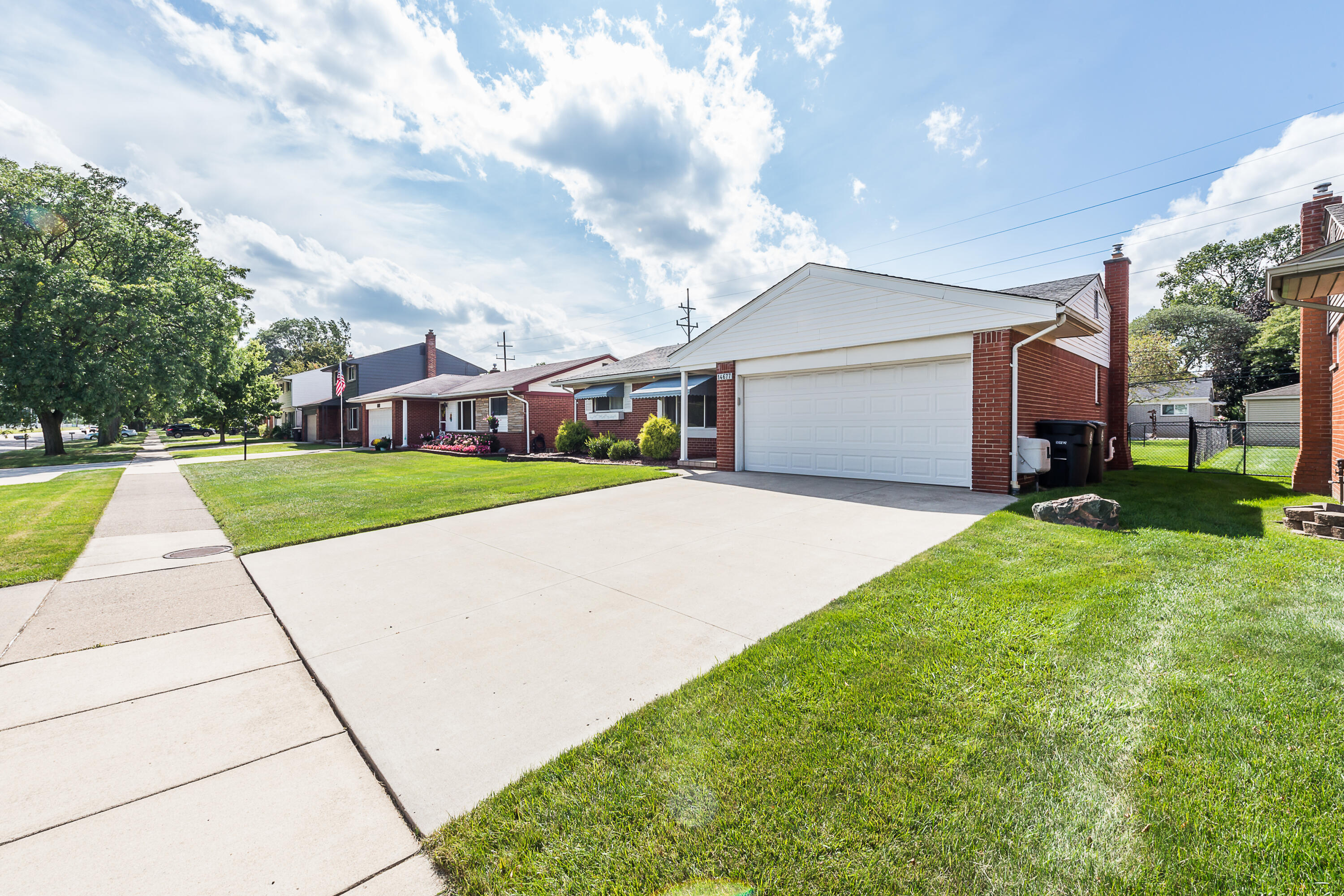 14677 Newburgh Road Livonia, MI 48154 - Photo 3 of 54 DSC_5956