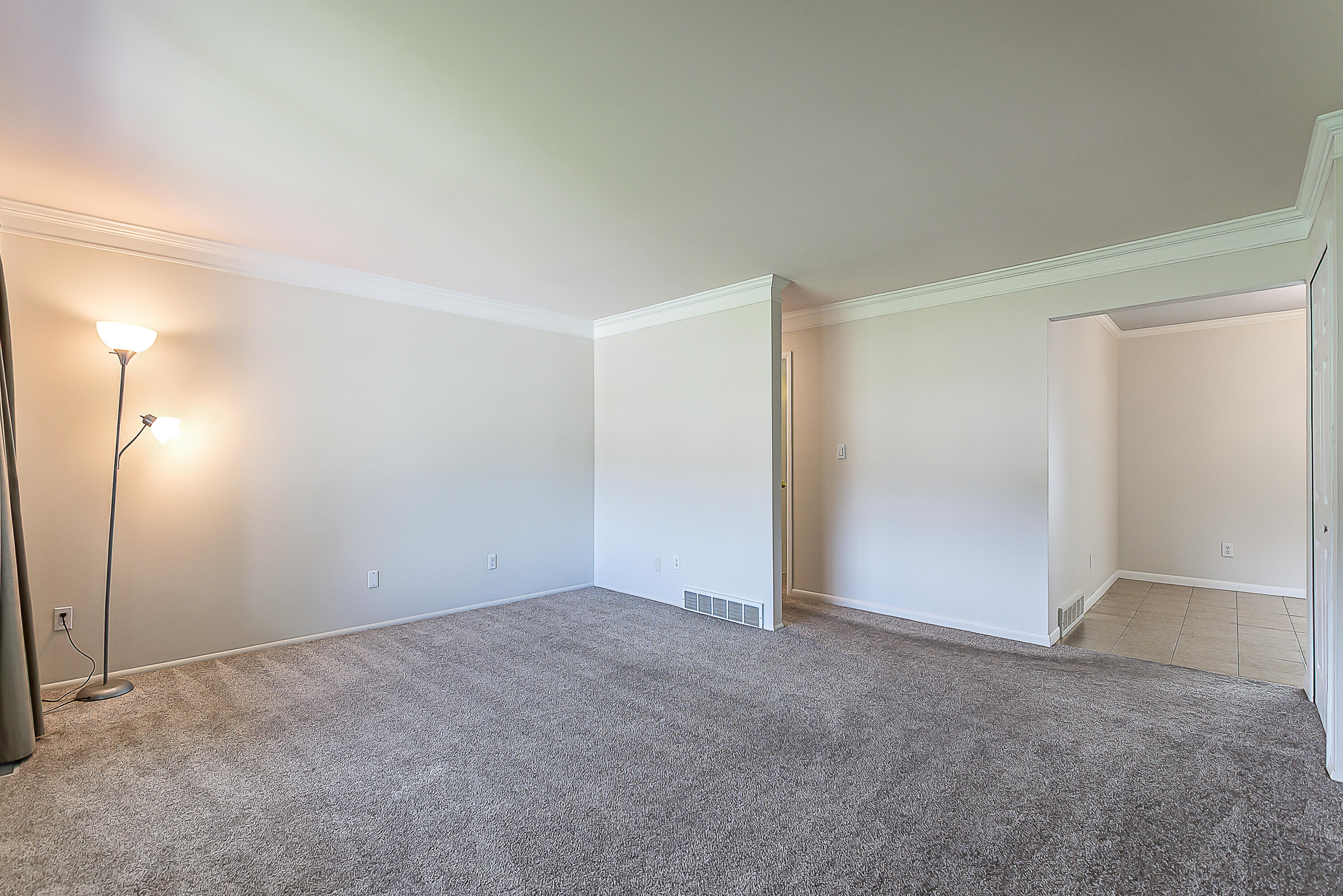 14677 Newburgh Road Livonia, MI 48154 - Photo 5 of 54 DSC_6009