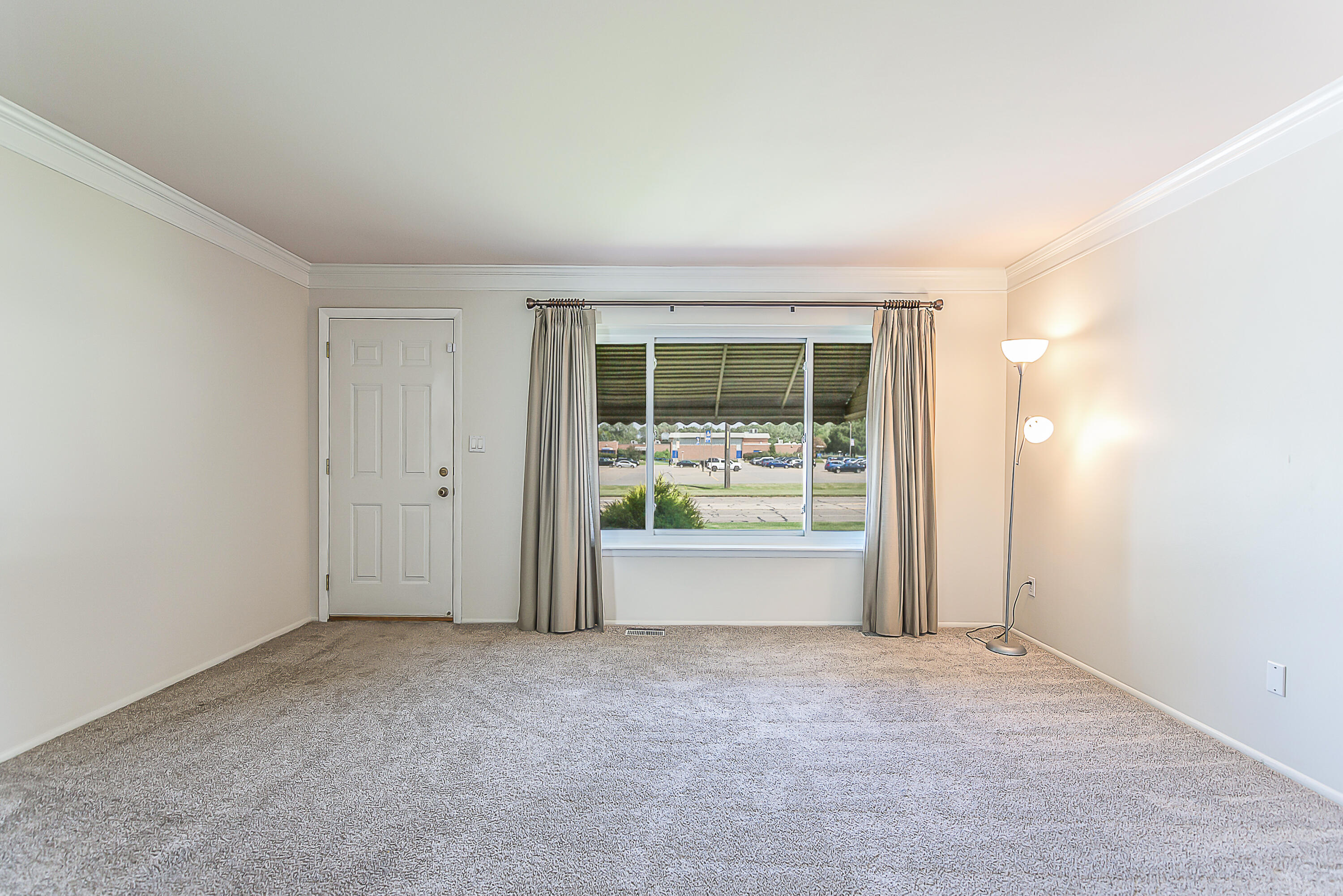 14677 Newburgh Road Livonia, MI 48154 - Photo 7 of 54 DSC_6017