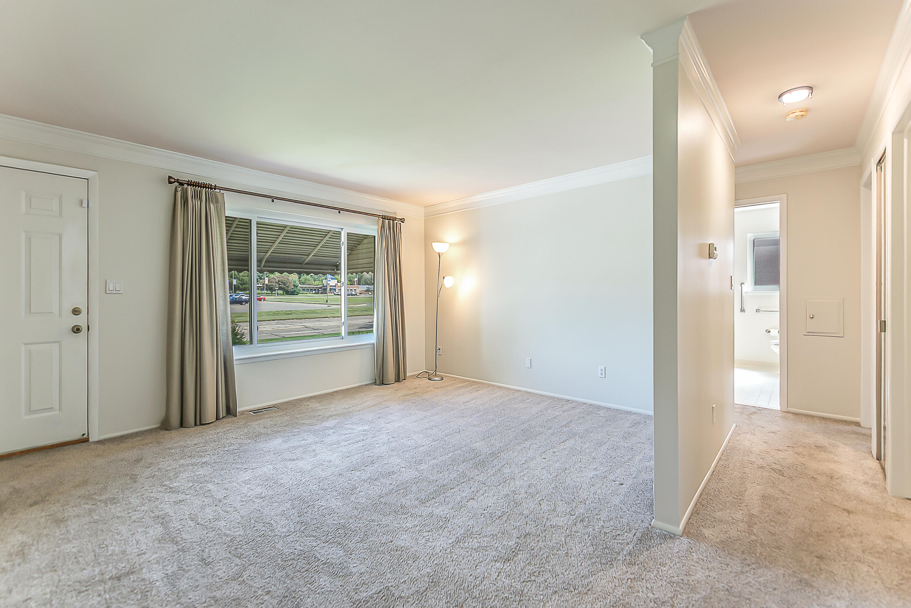 14677 Newburgh Road Livonia, MI 48154 - Photo 8 of 54 DSC_6025