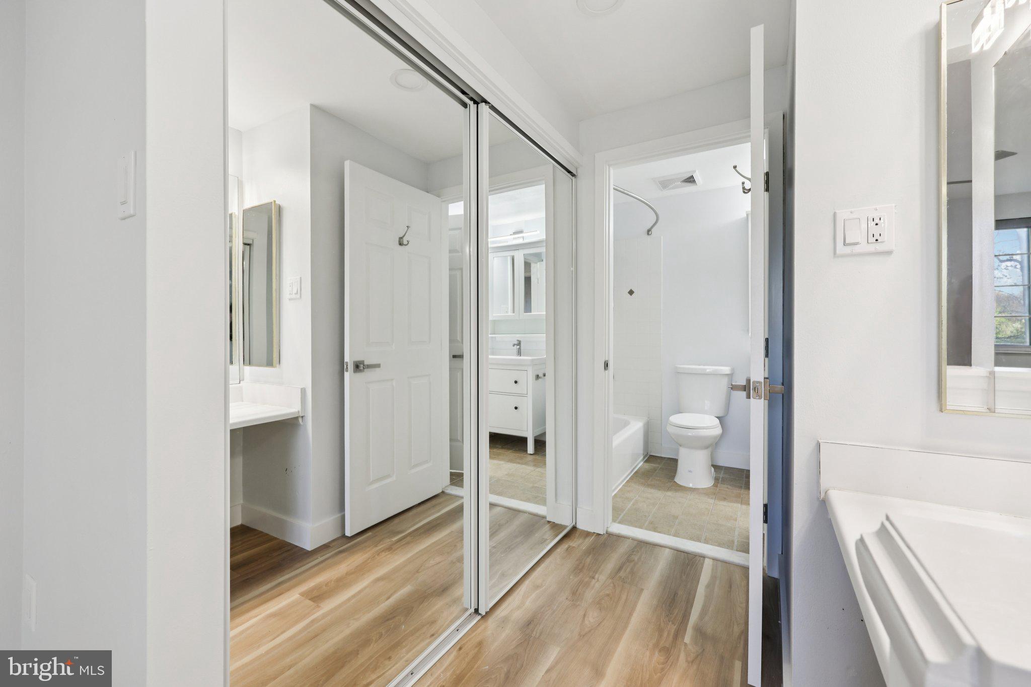 1666 Harvest Green Court Reston, VA 20194 - Photo 24 of 46 Primary Bedroom w Entrance to Shared Bath