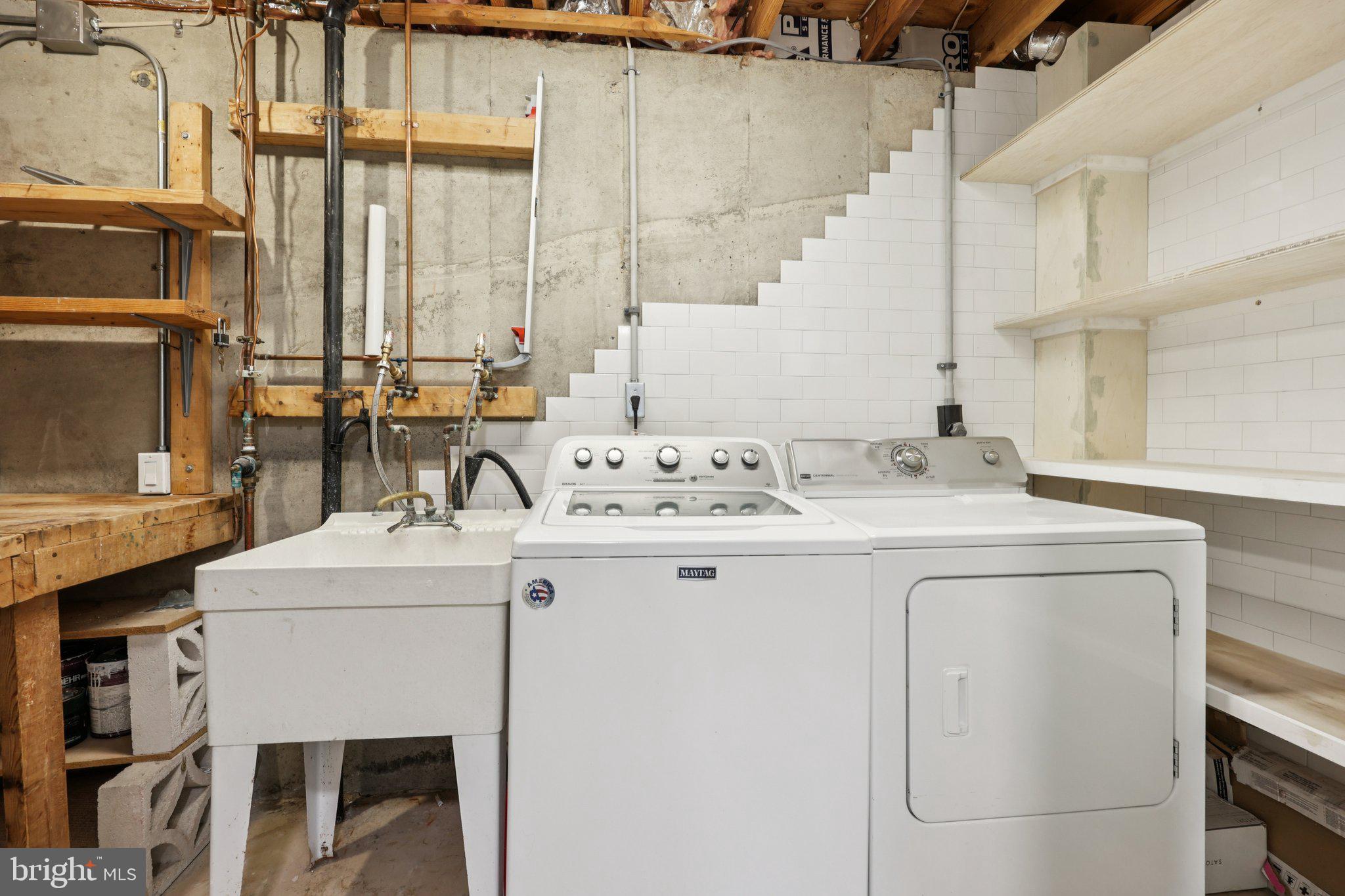 1666 Harvest Green Court Reston, VA 20194 - Photo 35 of 46 Laundry