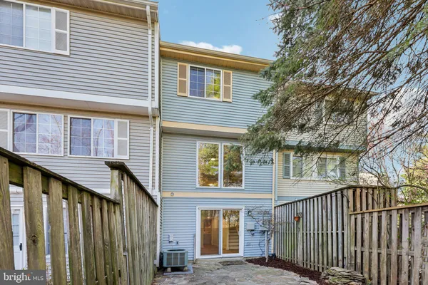 $500,000 | 1666 Harvest Green Court, Reston, VA 20194